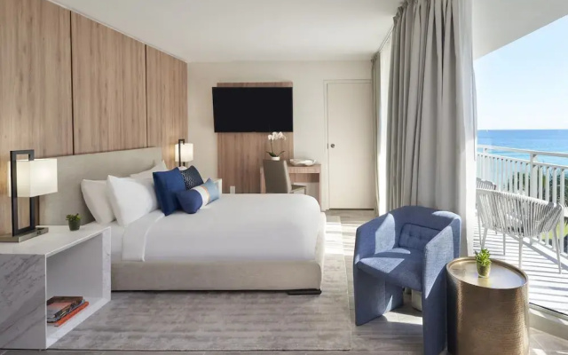Standard Double room with balcony and with partial ocean view