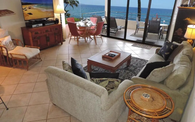 Apartment with pool view