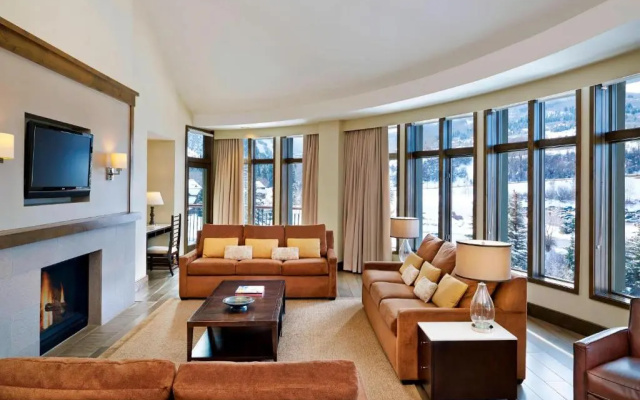 3 Bedrooms Deluxe Suite with balcony