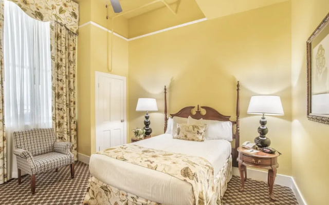 Menger Petite room