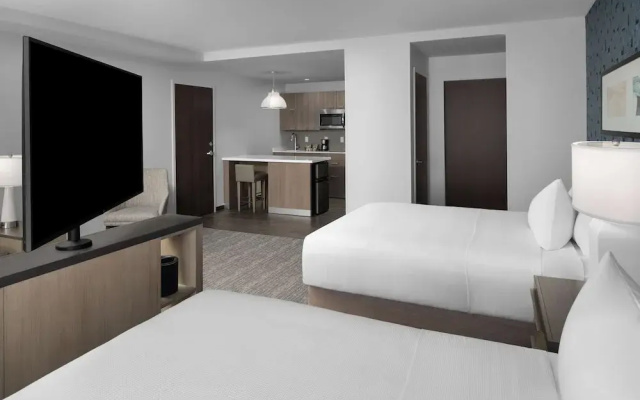1 Bedroom Quadruple Kitchen Suite