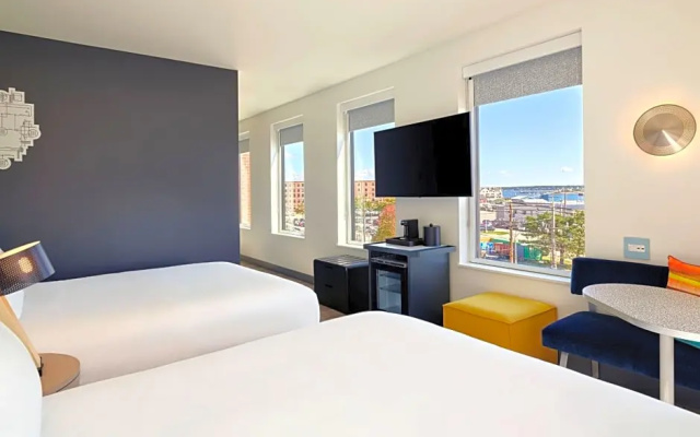 Quadruple room with water view