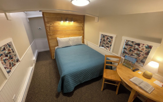 Standard Sextuple Family room