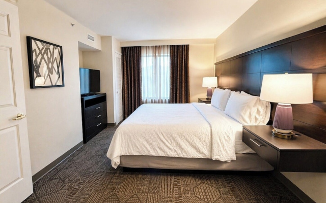 2 Bedrooms Suite with balcony