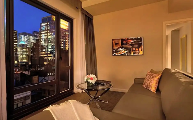 Decolette Penthouse Suite