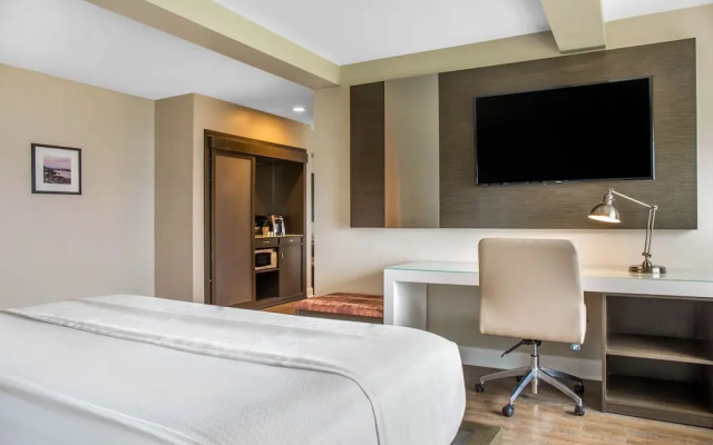 Executive Suite with partial view