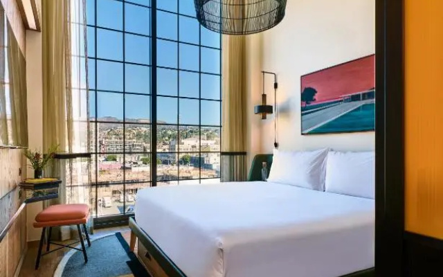 Deluxe Double room with Hollywood Hills view