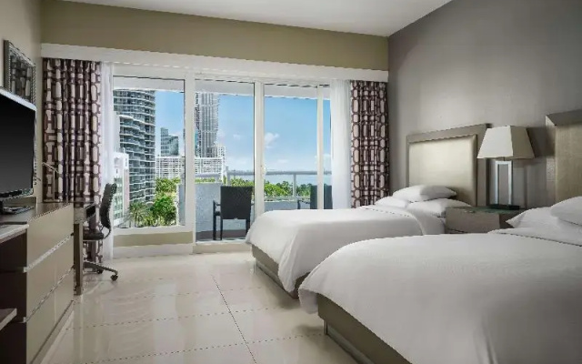 Room with balcony and with park view