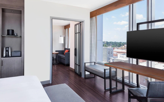 Executive Double Club Suite
