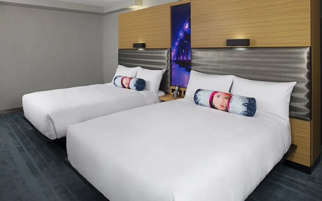 Quadruple Suite with balcony and with city view
