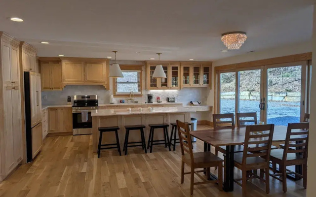 3 Bedrooms Luxury Apartment with balcony
