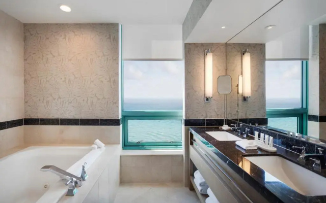 Presidential Double room with balcony and Intracoastal View