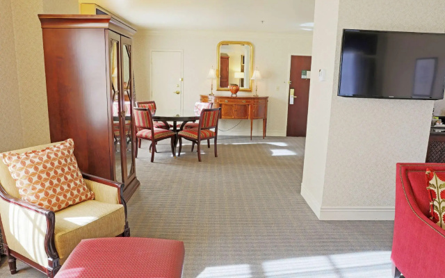 1 Bedroom Deluxe Suite