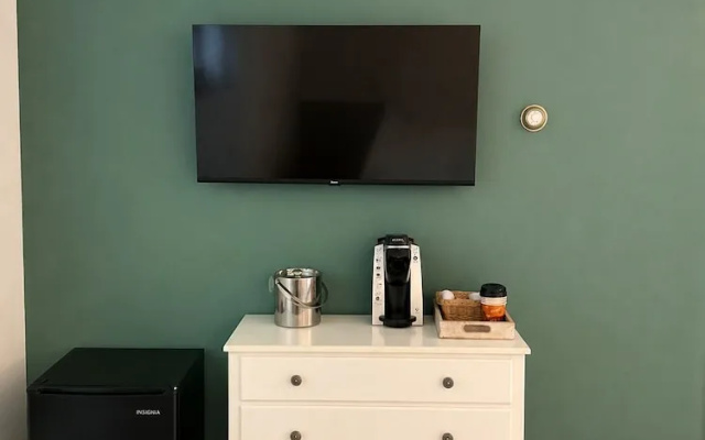 Standard Quadruple Family Basement room