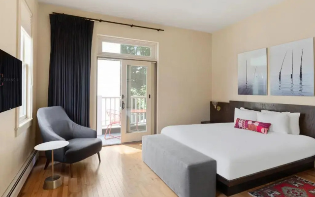 Suite with balcony