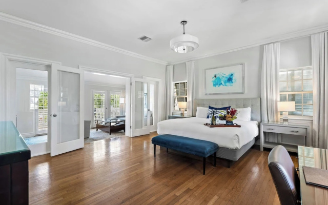 1 Bedroom Deluxe Suite with bay view