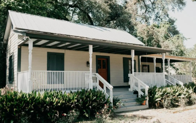 2 Bedrooms Cottage