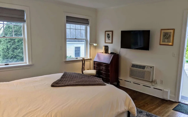 Standard Double Basement room with garden view
