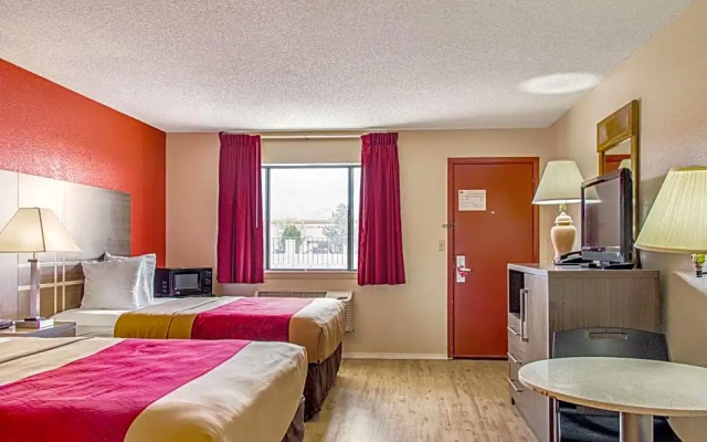 Deluxe Quadruple Basement room