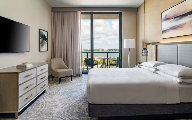 1 Bedroom Suite with balcony and with view
