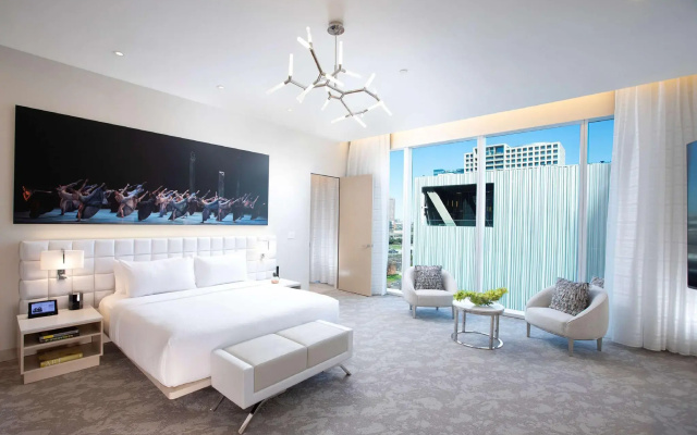 Grand Finale Accessible Double Suite