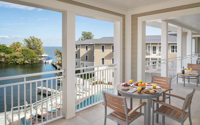 2 Bedrooms Suite with balcony and with water view
