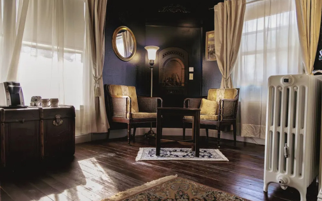 Grand room