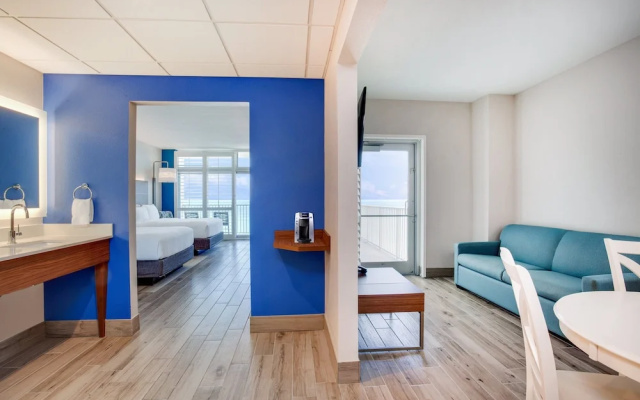 Suite with balcony and oceanfront