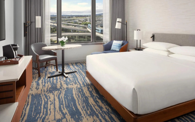 Double room with runway view