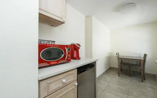 1 Bedroom Suite