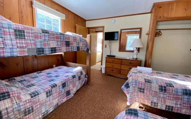 Economy Quadruple room