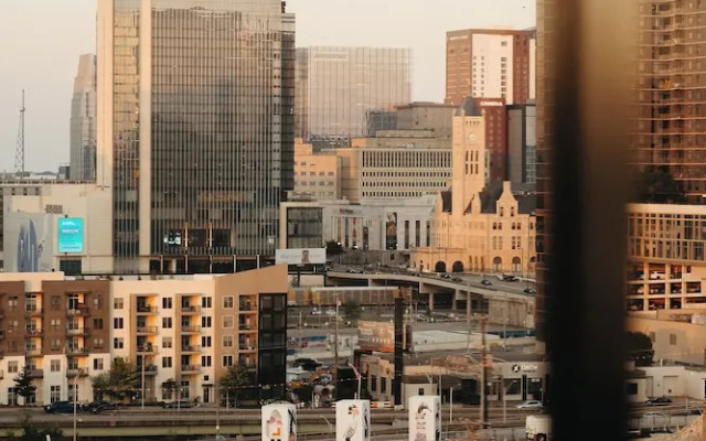 Suite with city view