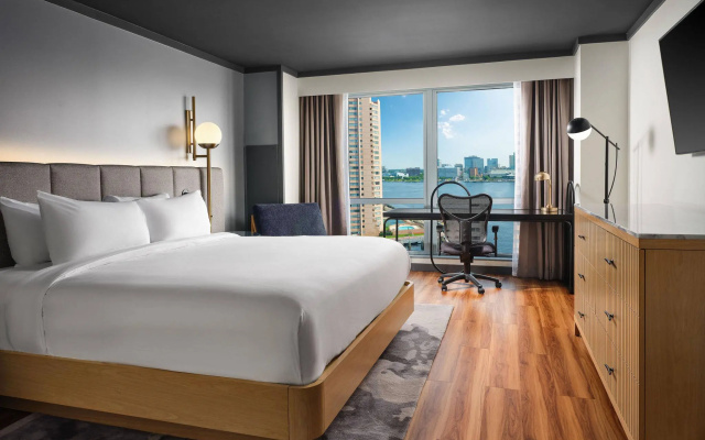 Standard Double Club room with water view