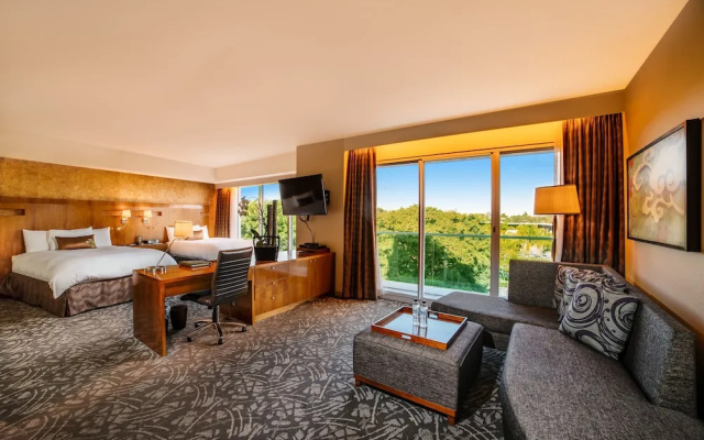 Quadruple Suite with balcony and with city view