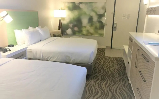 Twin room with courtyard view