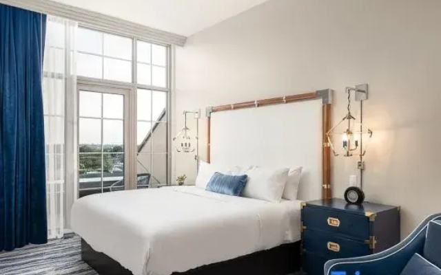1 Bedroom Double Suite with balcony and with city view