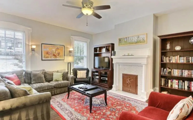 4 Bedrooms Cottage