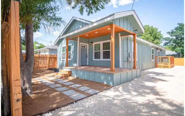 4 Bedrooms Cottage