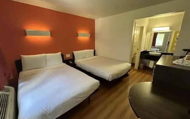 Standard Quadruple Suite