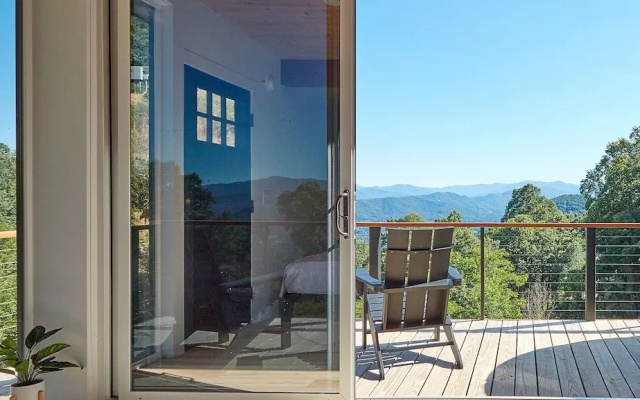Standard room with mountain view
