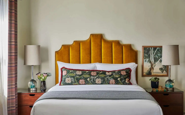 Mobility/ Hearing Accessible Ri Shwr Double room