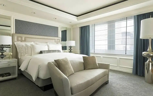 1 Bedroom Presidential Club Level Double Suite with balcony
