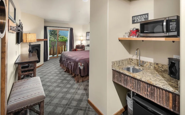 Deluxe room with balcony and with land view