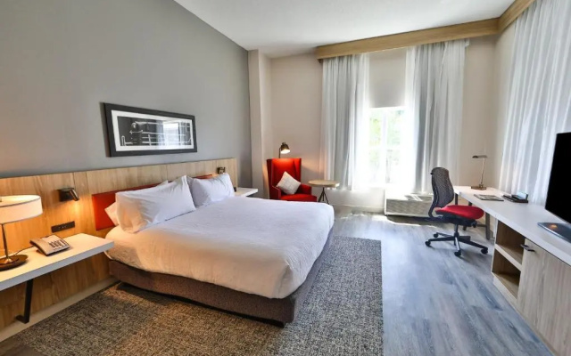 Mobility/Hearing Accessible with Bathtub Double room
