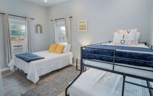 2 Bedrooms Apartment
