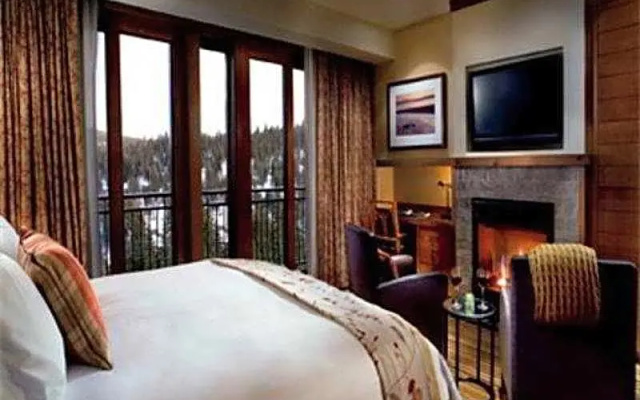 Deluxe room with mountain view