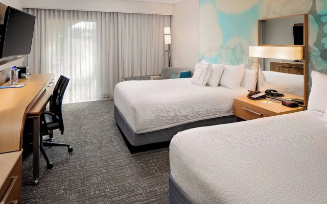 Standard Quadruple room with pool view