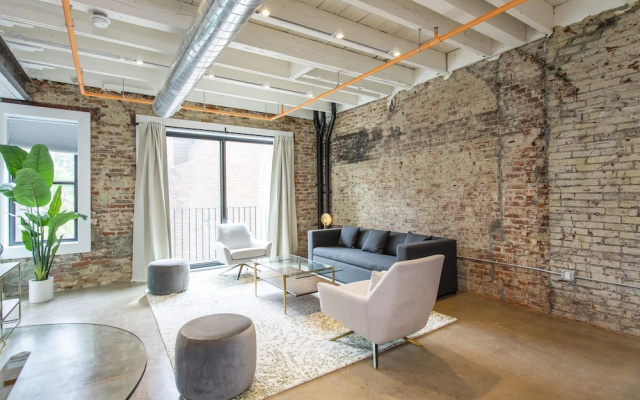 4 Bedrooms Apartment with balcony