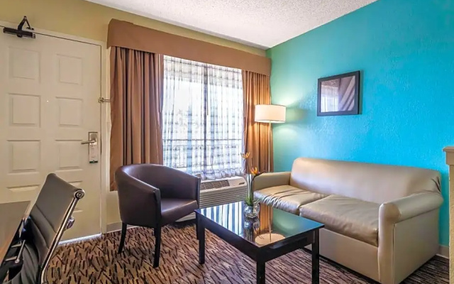 Suite with balcony