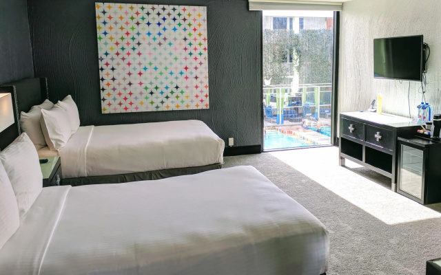 Quadruple Junior Suite with pool view